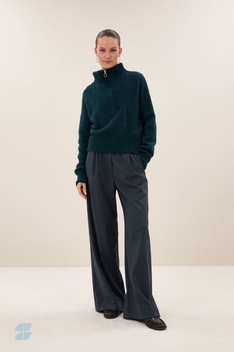 boxy beau dark green   