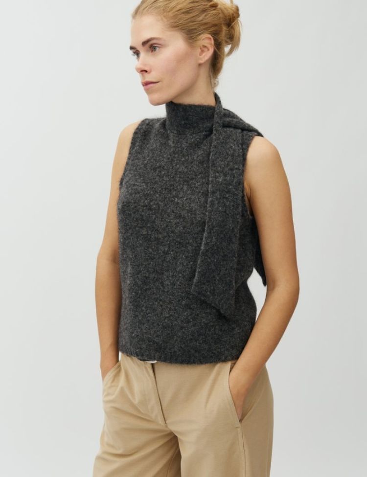 Fine-M, Friday dark grey melan